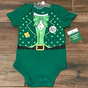 ☘️ NWT Way to Celebrate brand baby onesie.